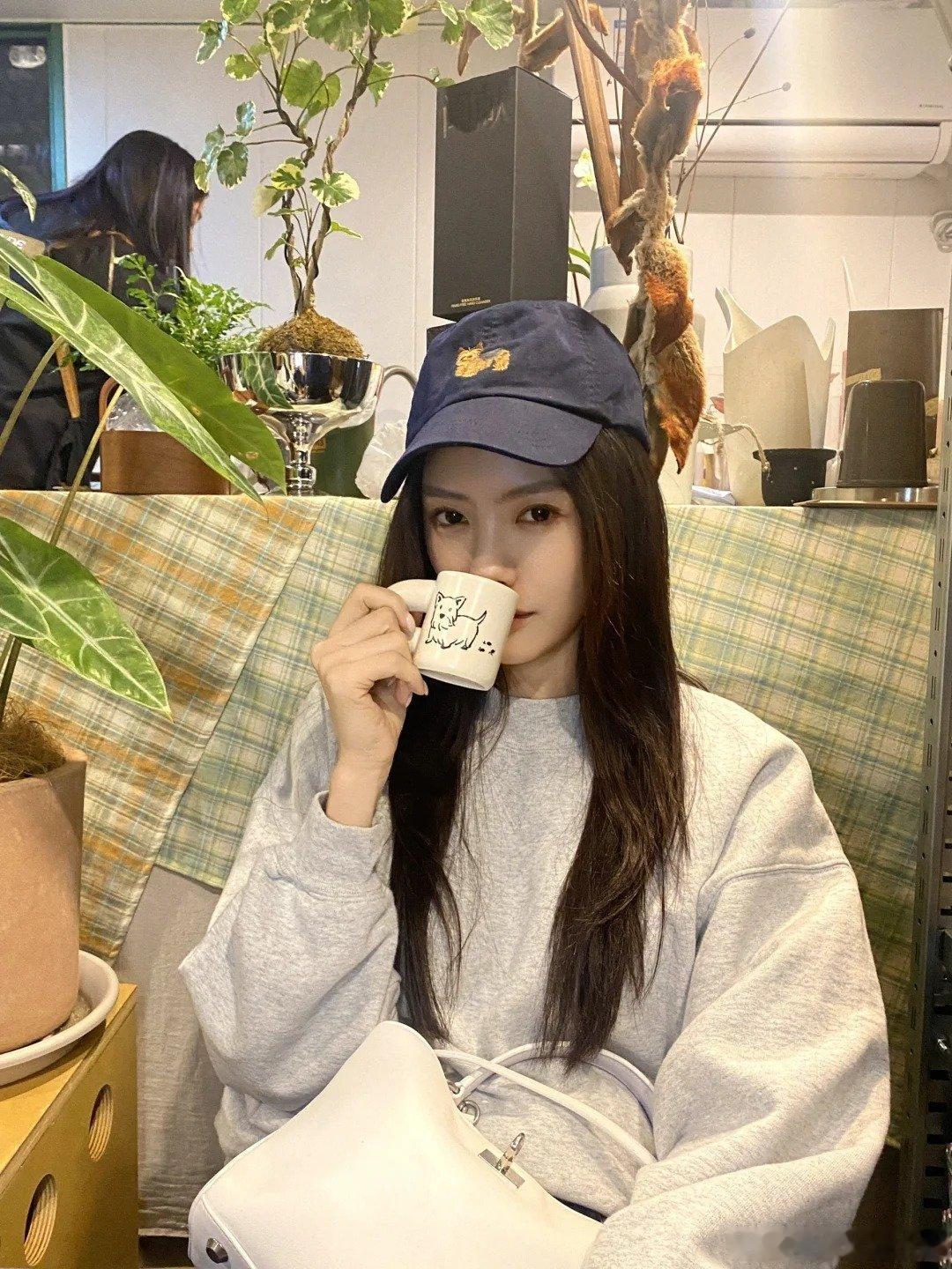 蔡文静此次领衔主演《婚内婚外》中的女主宁悦，真的让人充满期待。她以往在角色塑造方