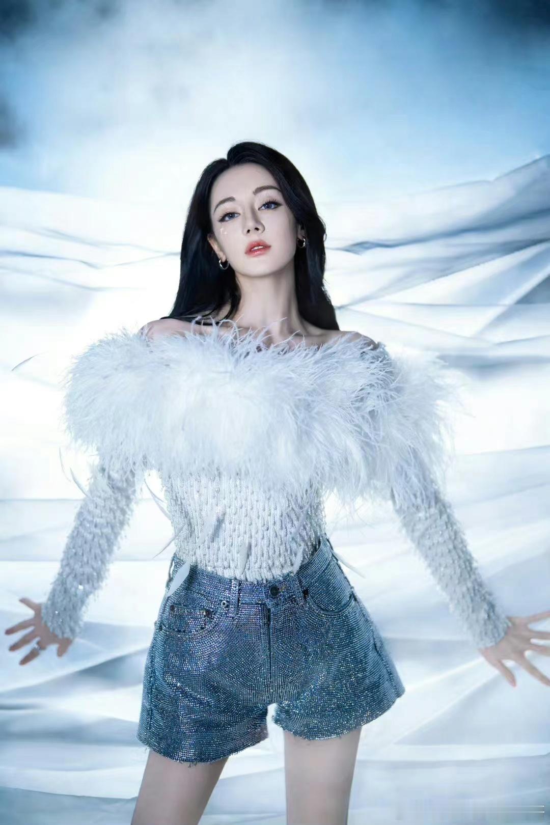 #迪丽热巴眼下星星妆##迪丽热巴32岁生日大片#迪丽热巴32岁生日大片，太亮了吧