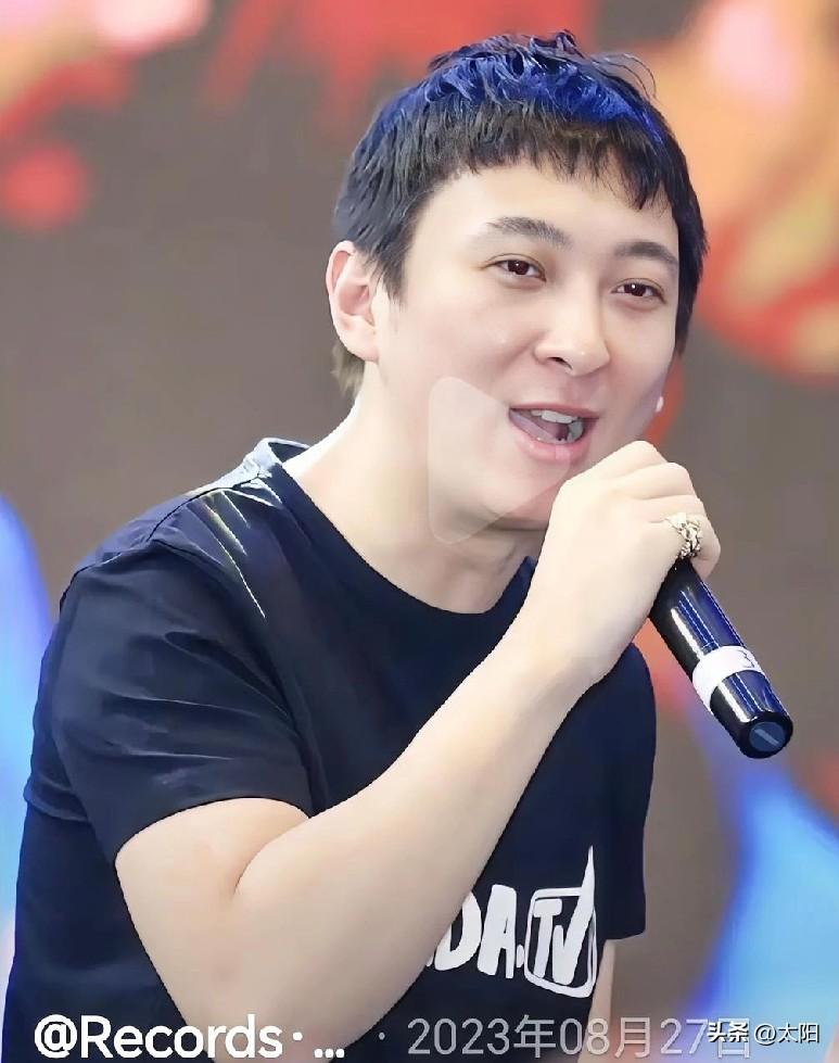 王健林夫妇的遗憾，可能真不是生了王思聪
 
最近总有人说，王健林夫妇怕是后悔了。