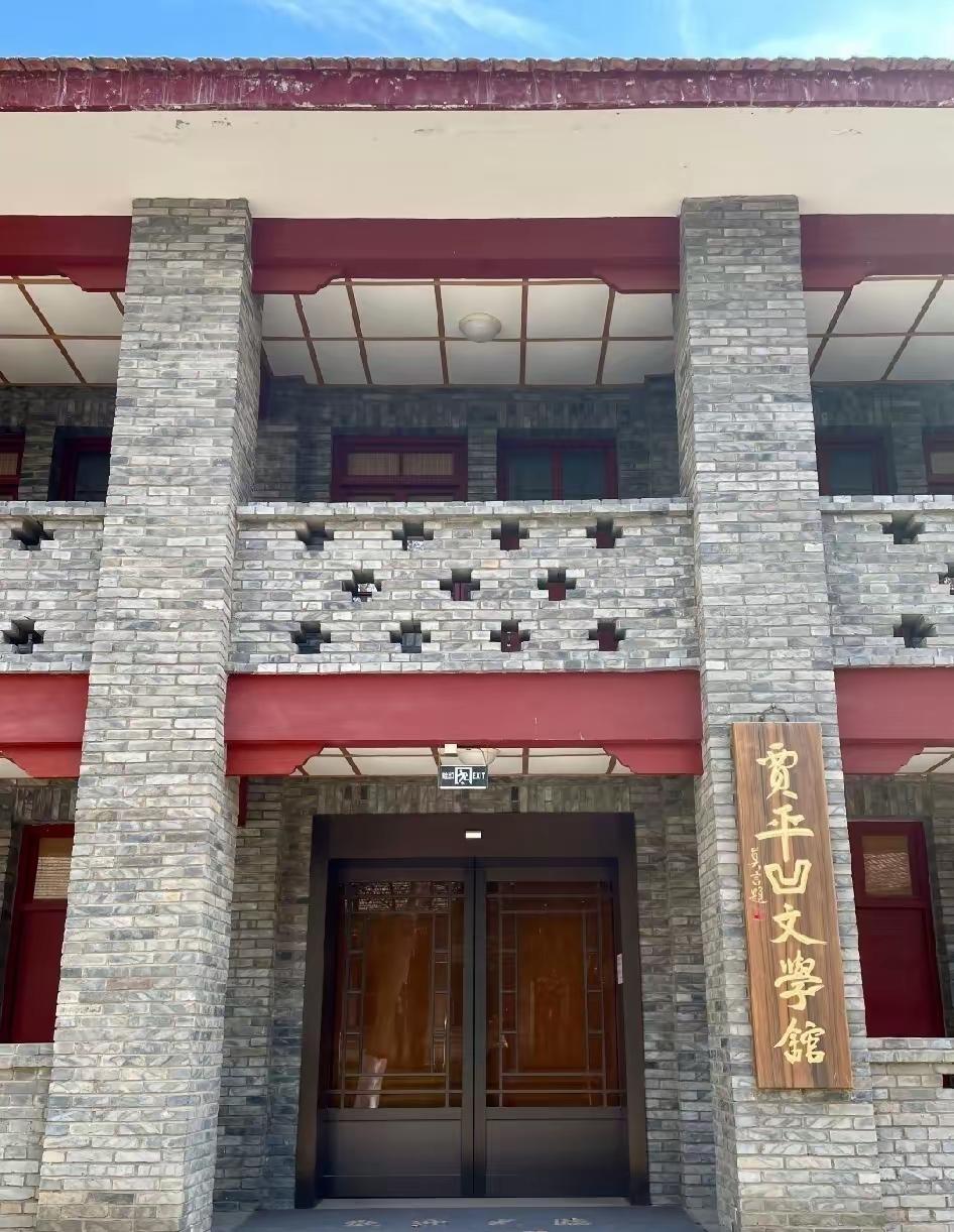 这可上火了。
要是贾浅浅没学术不端，没靠爹进西北大当副教授，16篇论文没9篇抄袭