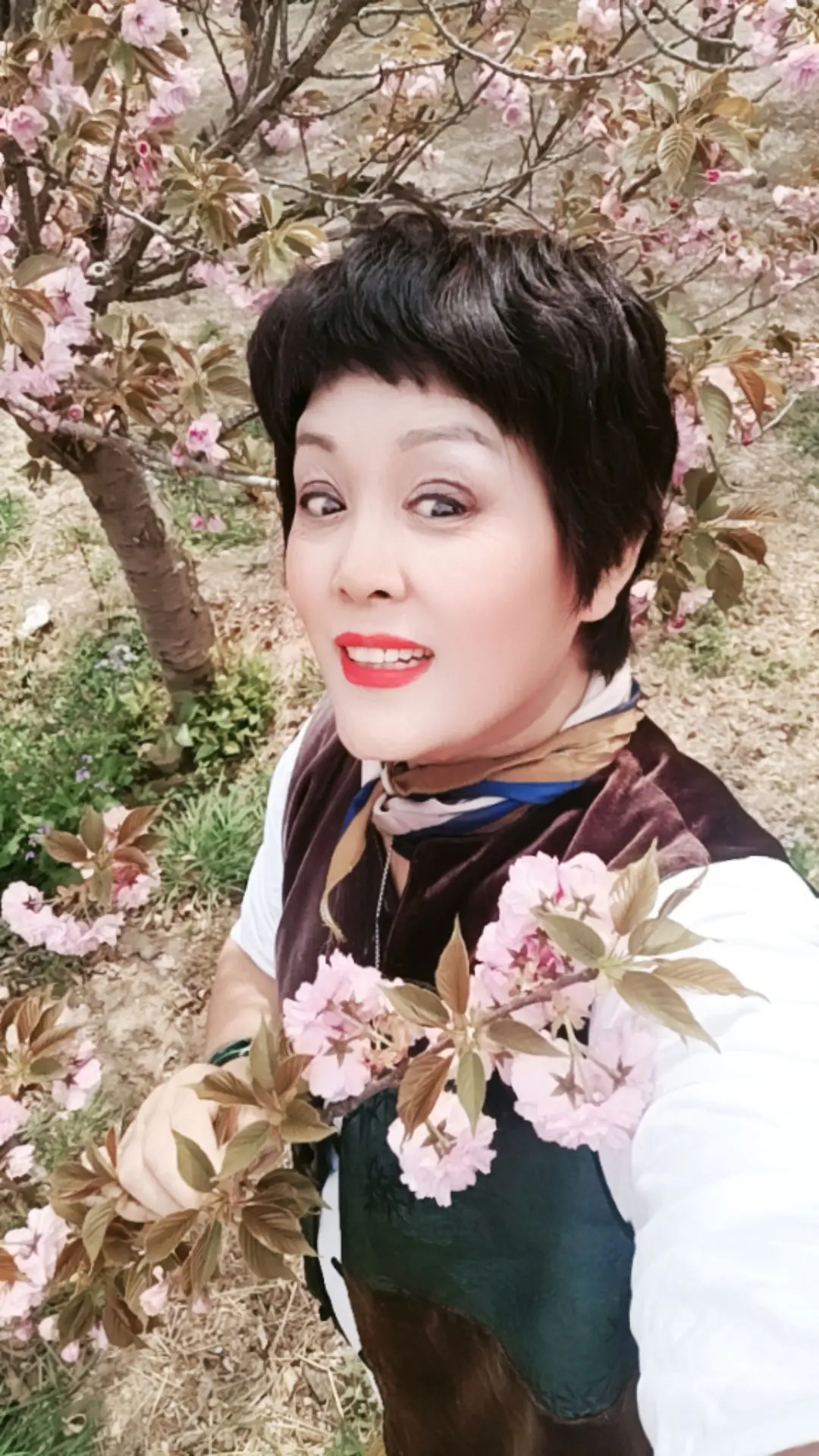 “五一”假期就要到了，回家路上的你，记得把你家房前屋后的花花，小河流水...