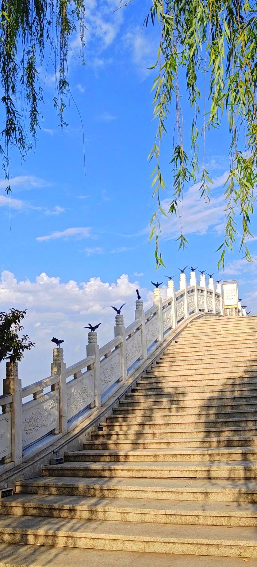 【两千年前是皇家水师基地，今天是免费开放的4A景区】最近在昆明池拍了组图，湖面开