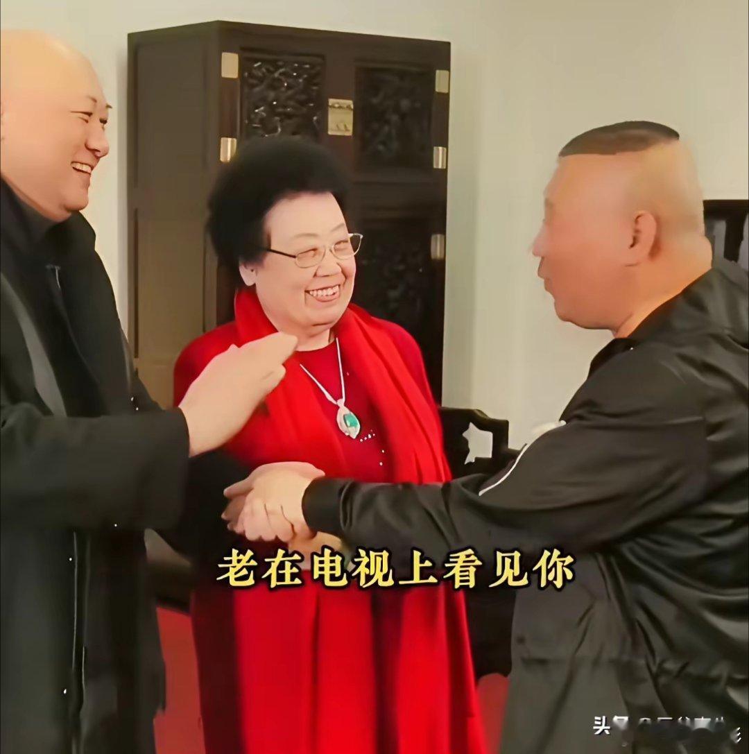 陈丽华说，“故宫从来没人住过，但我在故宫住了两宿。”郭德纲问，“害怕吗?”陈丽华