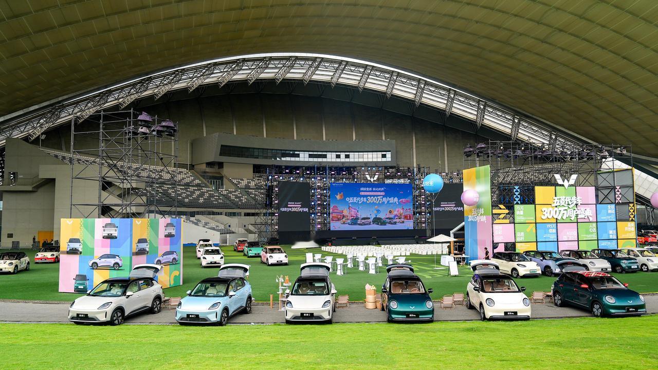 五菱代步车300万用户盛典召开，孟子义现身成都！
 
很难想象，五菱的代步车已经