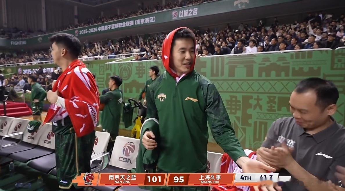 哈哈哈，南京要赢上海了，卢指导这不太会用张镇麟啊CBA