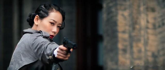 看《抓特务》时，有个细节令人心里憋闷：海外归侨/商人”的身份归来，不仅没受到清算