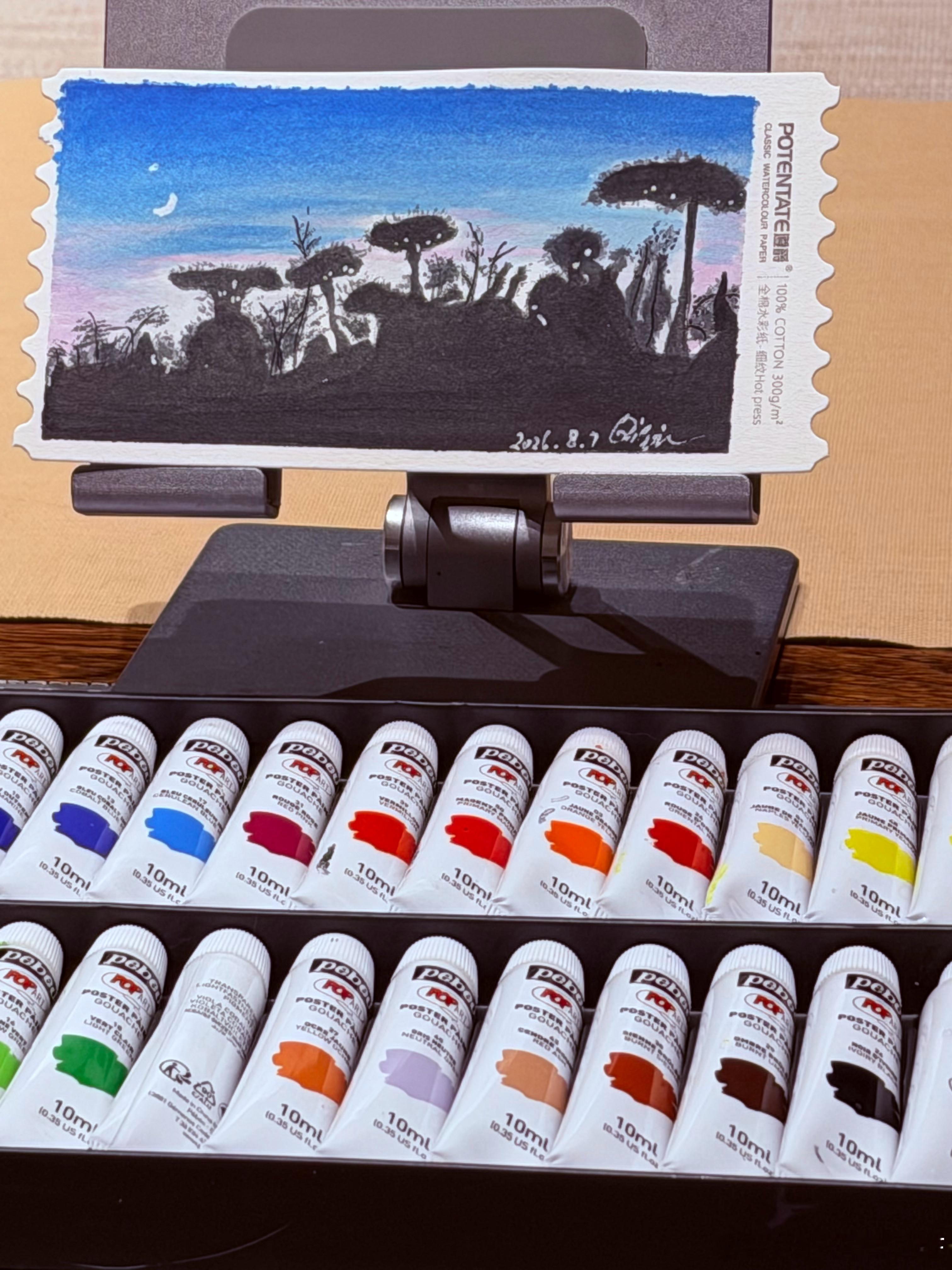 今天画了一副小画。用到了明暗对比，亮的天空和漆黑剪影。天空邻近色渐变柔和舒服，暮