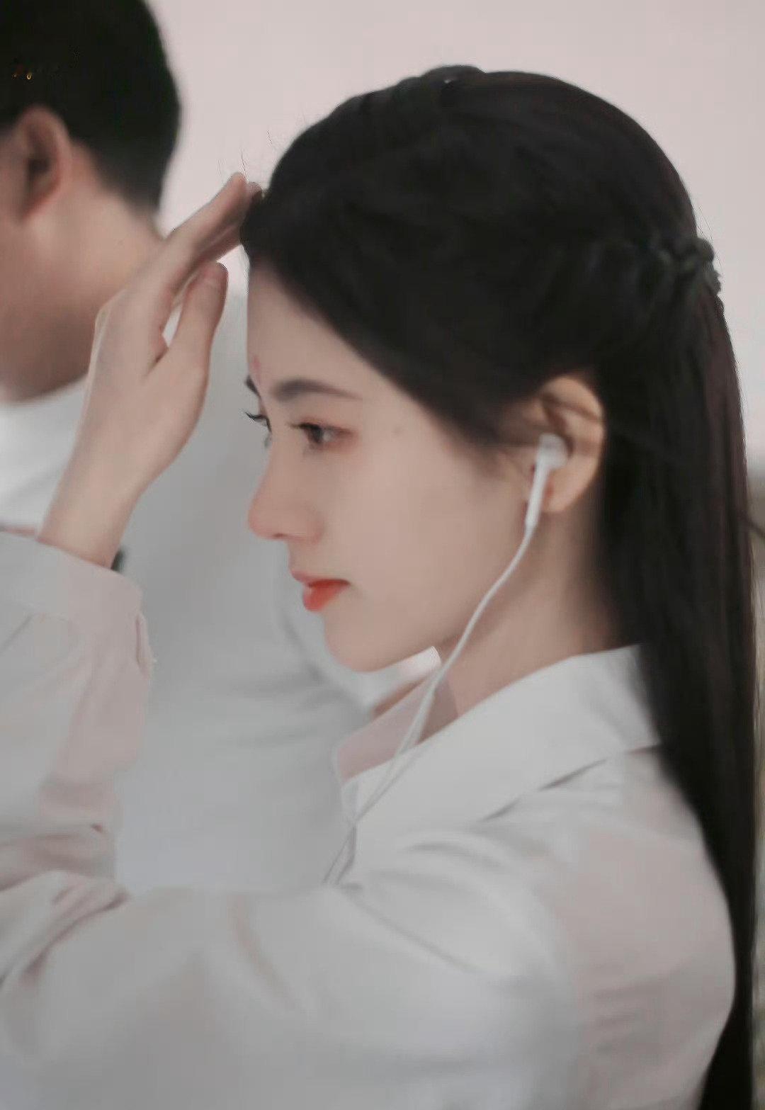 jjy鞠婧祎月鳞绮纪 jjy鞠婧祎露芜衣 你是我寡淡无味的青春里很特别的存在𝒀