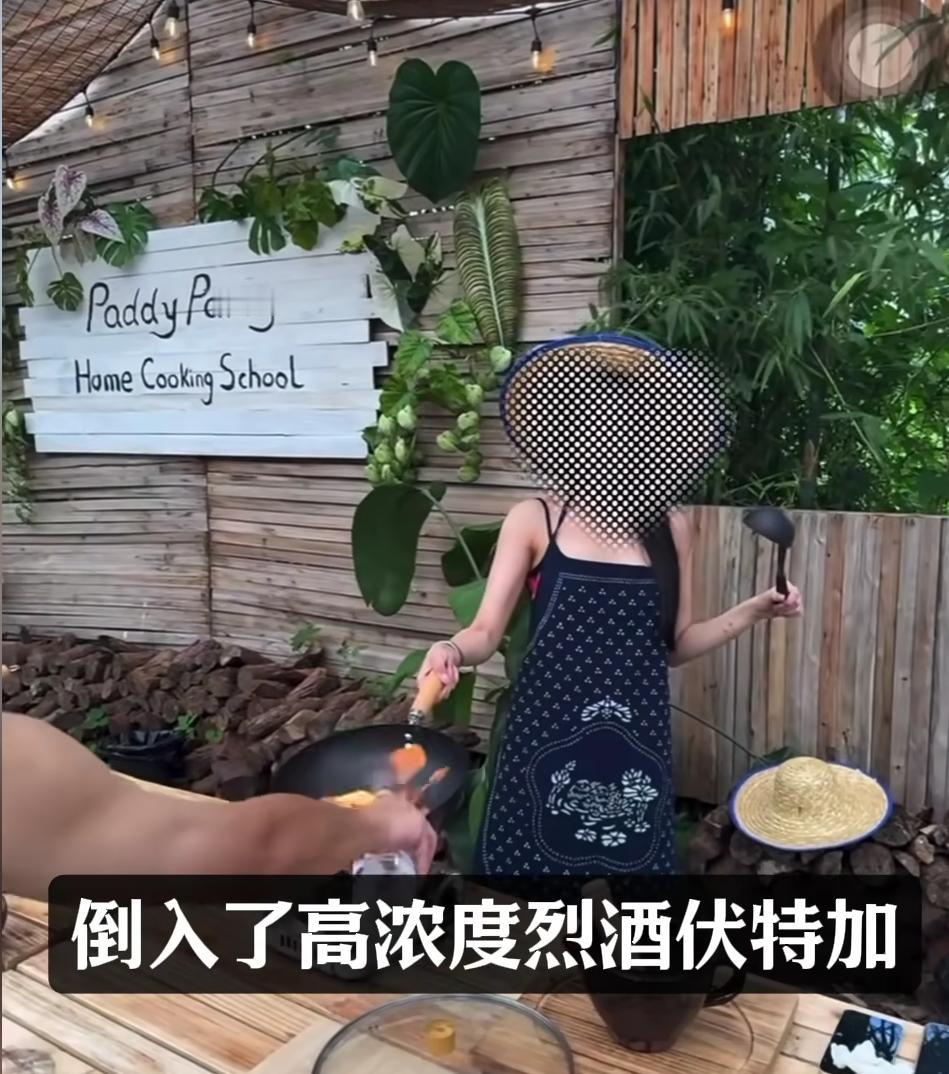 菜还没吃，先看服务员玩火放气。不知道的还以为这是什么开餐之前的表演。
但这一通“