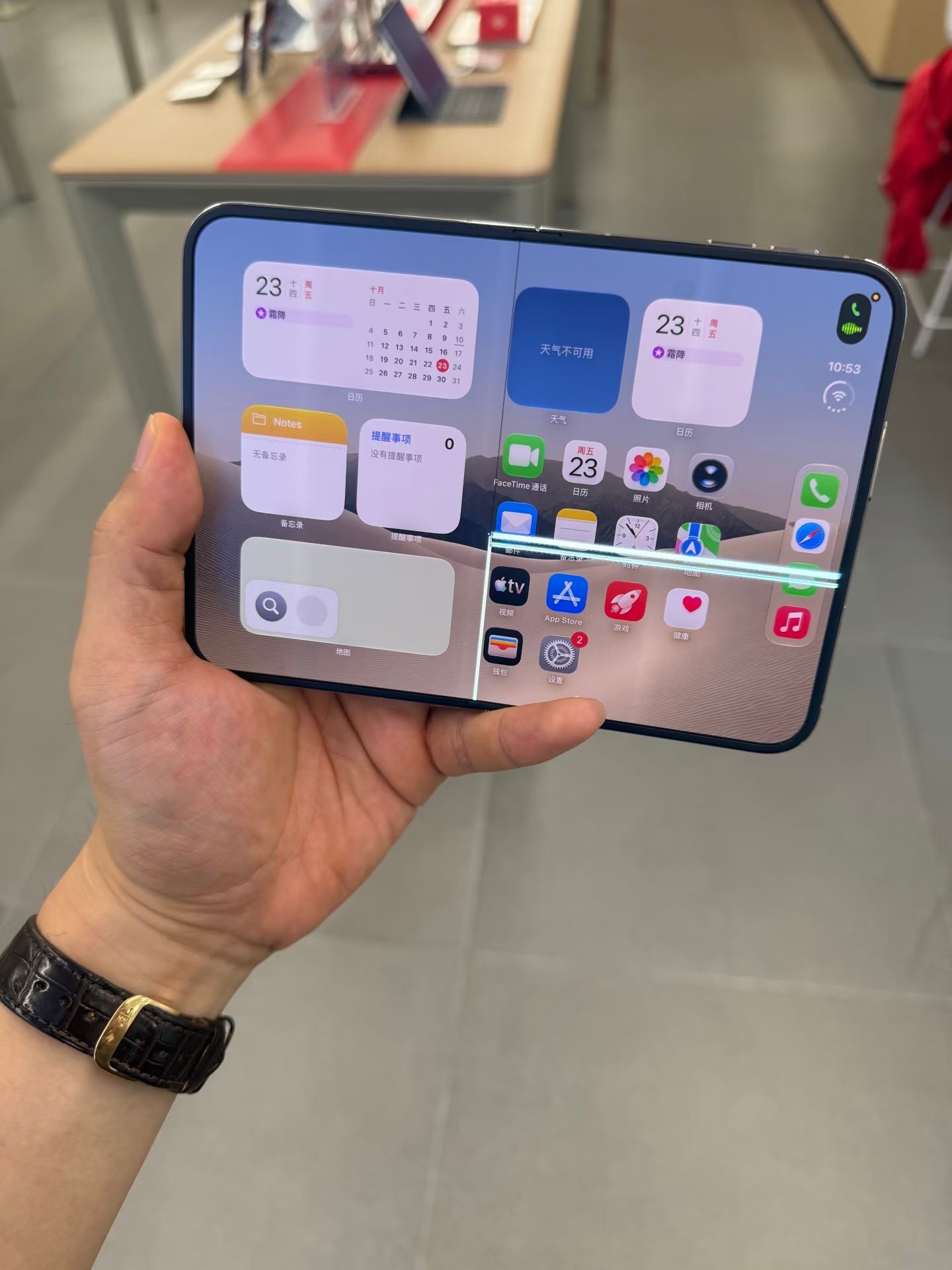 iPhoneDuo屏幕开裂现在折叠屏行业技术已经相当成熟，新机刚到手就出现屏幕开
