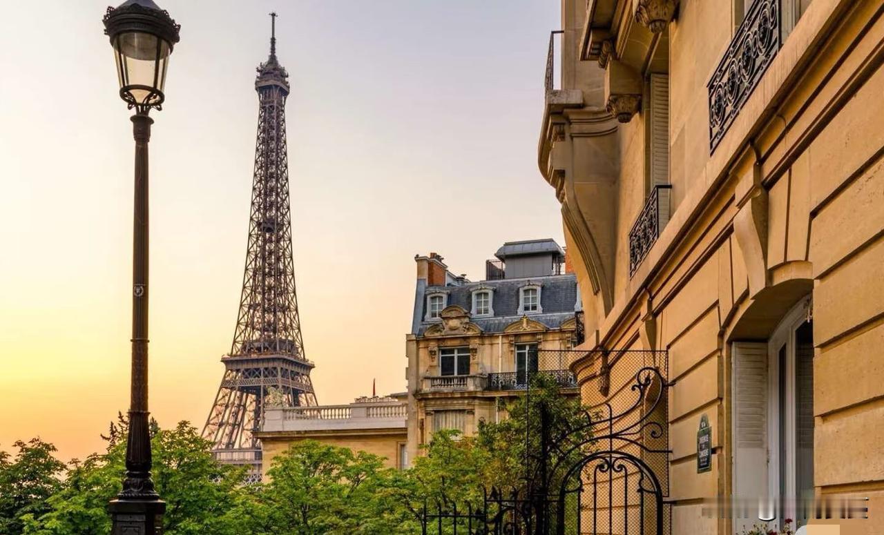 很多人都爱旅游，出去走走看看，但是这个看也并非是一定要亲临现场。我觉得云旅游也不