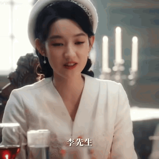 《孤舟》肖若彤被人求婚了，这个人是她这次任务的终极目标罗武强。她利用给罗武强3个