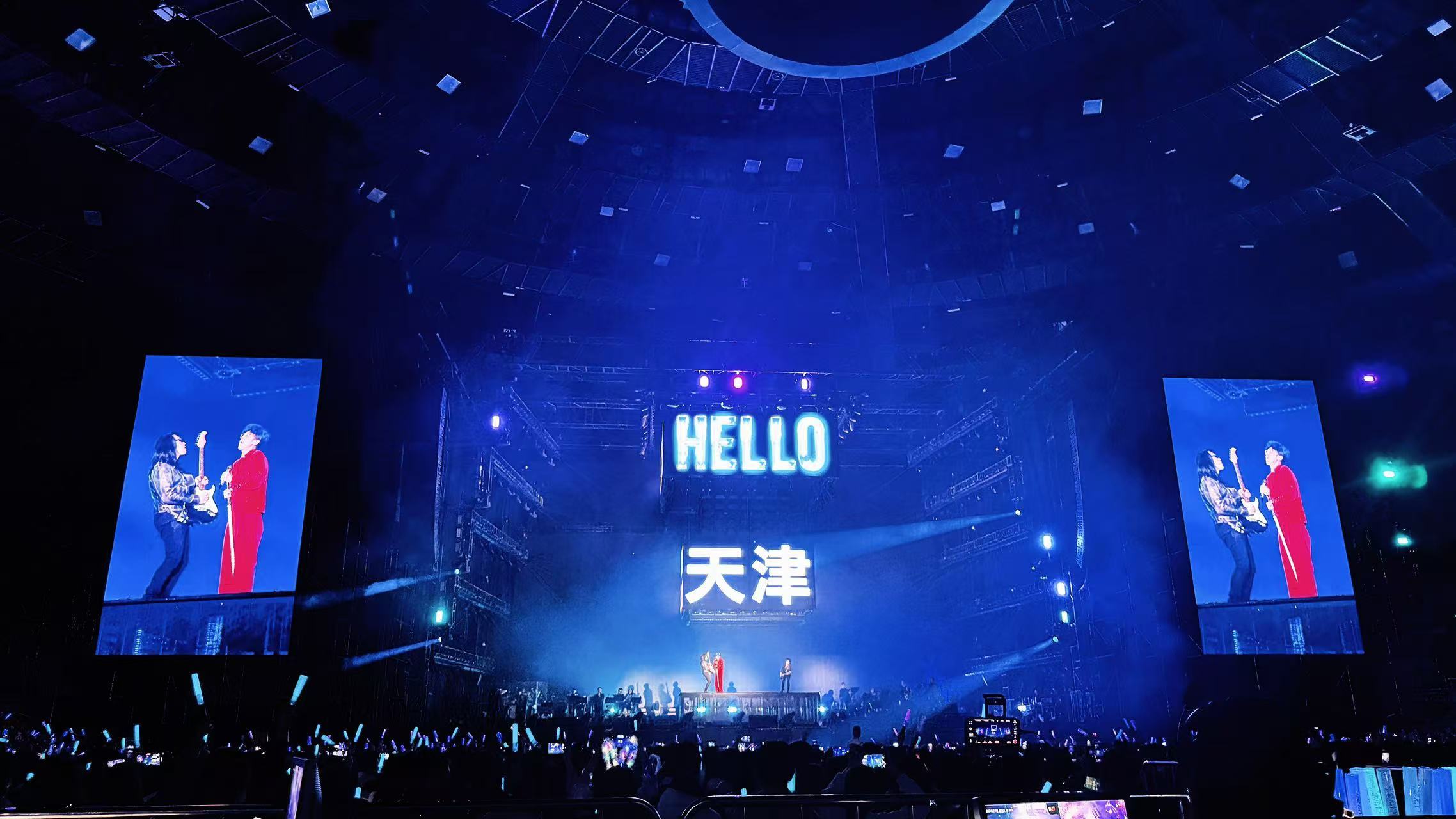 #原来周传雄青花是养成系# 是谁还没有听过周传雄演唱会的《青花》，原来这首歌属于
