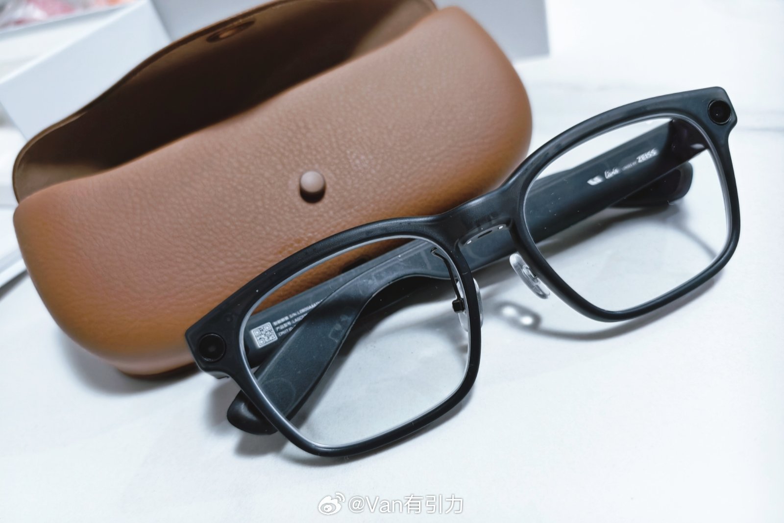 去年底就被安利了他家的智能眼镜，视频拍摄没啥特别的，但语音互动、看物识别之类功能