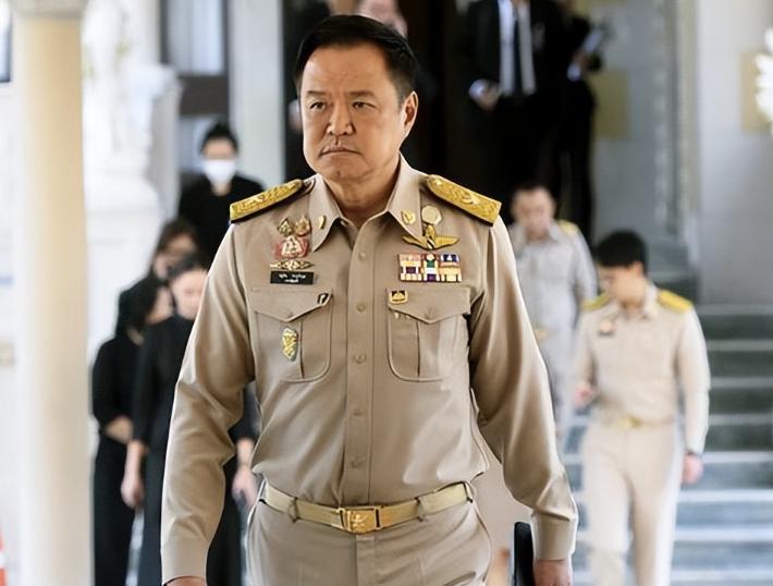 交火15天后，泰柬再升级！洪森求和被拒，这次川普来了都没用！近半个月以来，泰柬边