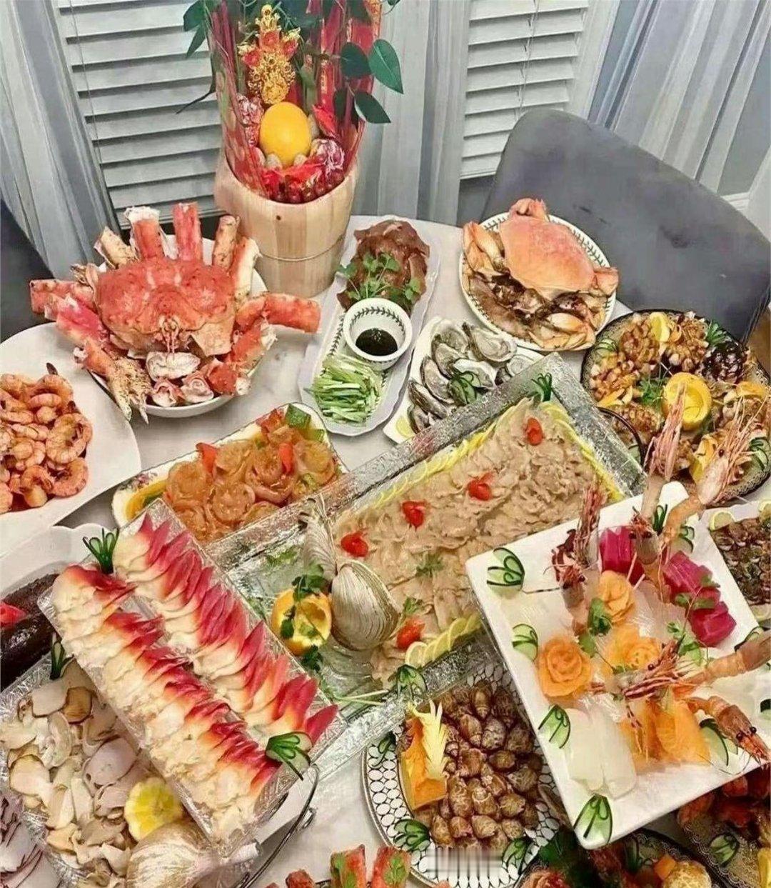 广东一女子花188元吃自助餐，为了不亏本，她专挑牛肉、羊肉、排骨、龙虾，吃完一盘