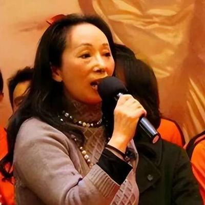 身价95亿，一瓶酒9000块，这在戴秀丽眼里根本不算钱。可她万万没想到，就因为这