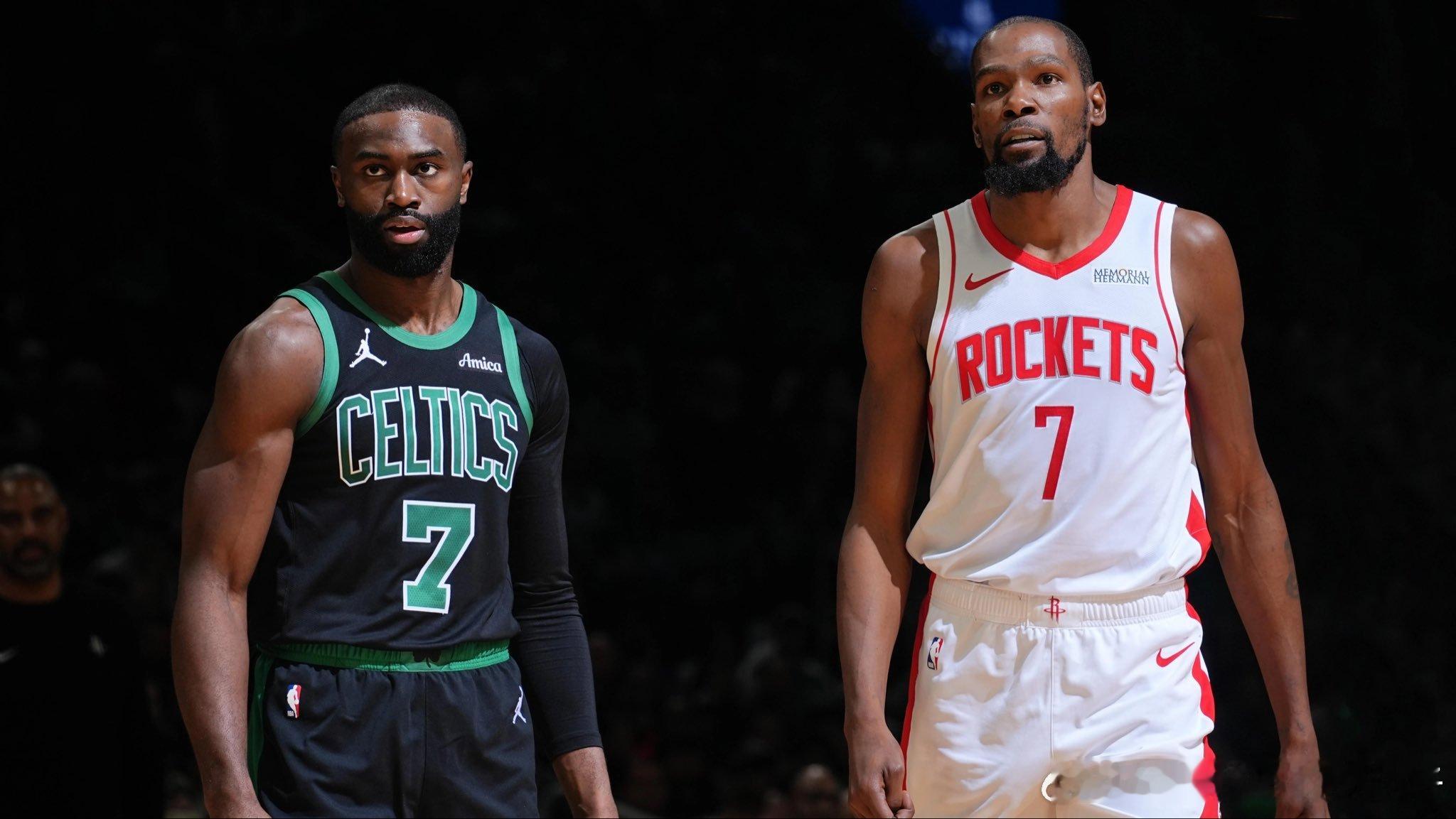 休斯顿火箭[超话]杜兰特 凯文·杜兰特是去年NBA常规赛中仅有的三名球员之一，场