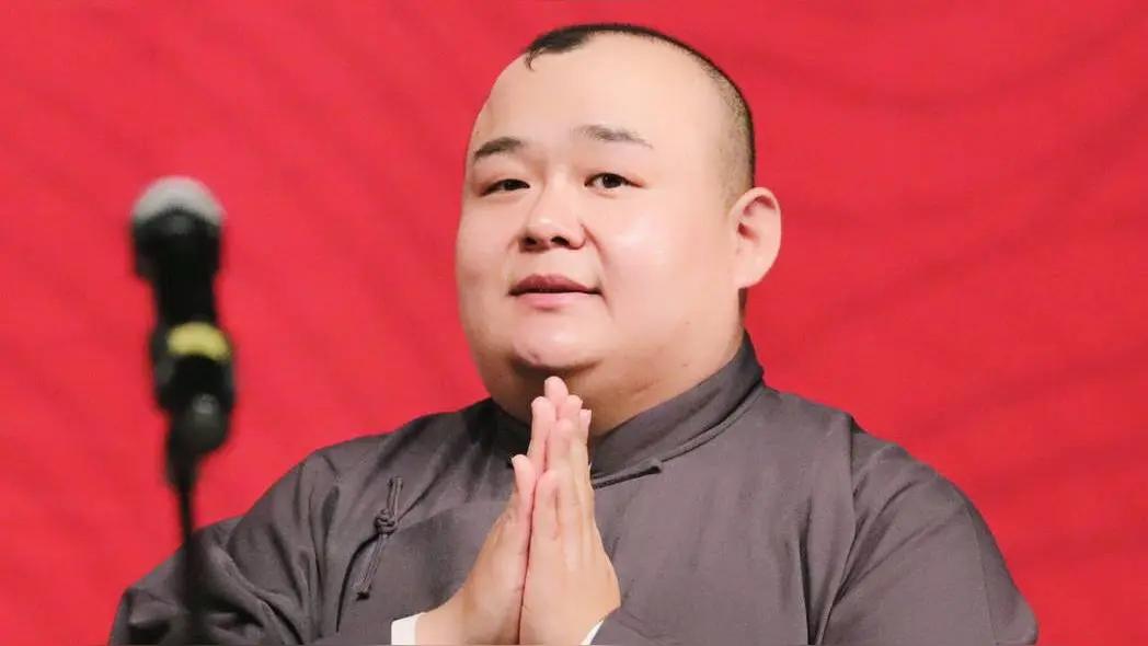 德云社杨鹤通直播因为说错话被处罚。这个事儿我觉得好蹊跷。不就是说了几句既客观又谦