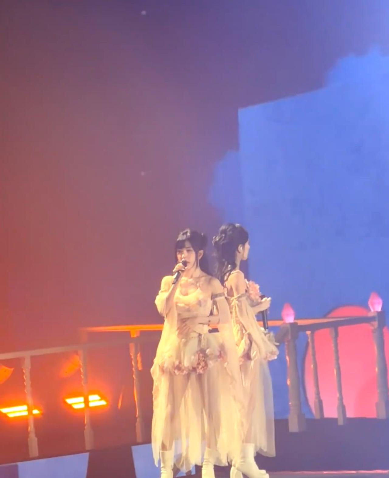 十七年的偶像为什么这么惨

从出道开始听到现在，by2十七年了，演唱会的场馆效果