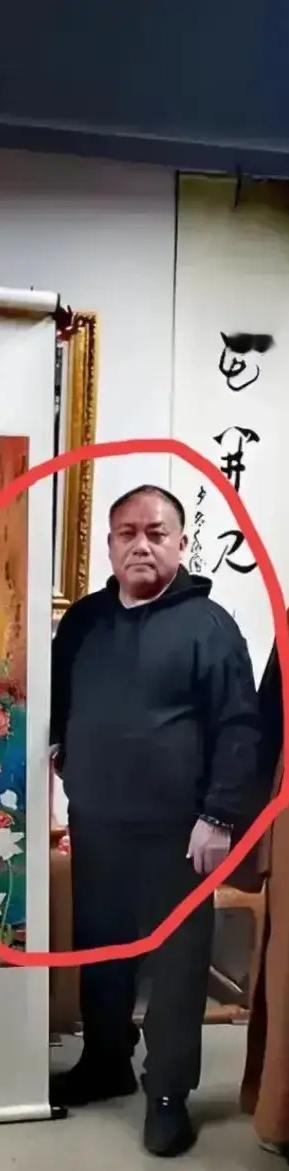 释永信老谋深算，老狐狸太狡猾
     释永信被请去喝茶后，他身边的人也被监视起