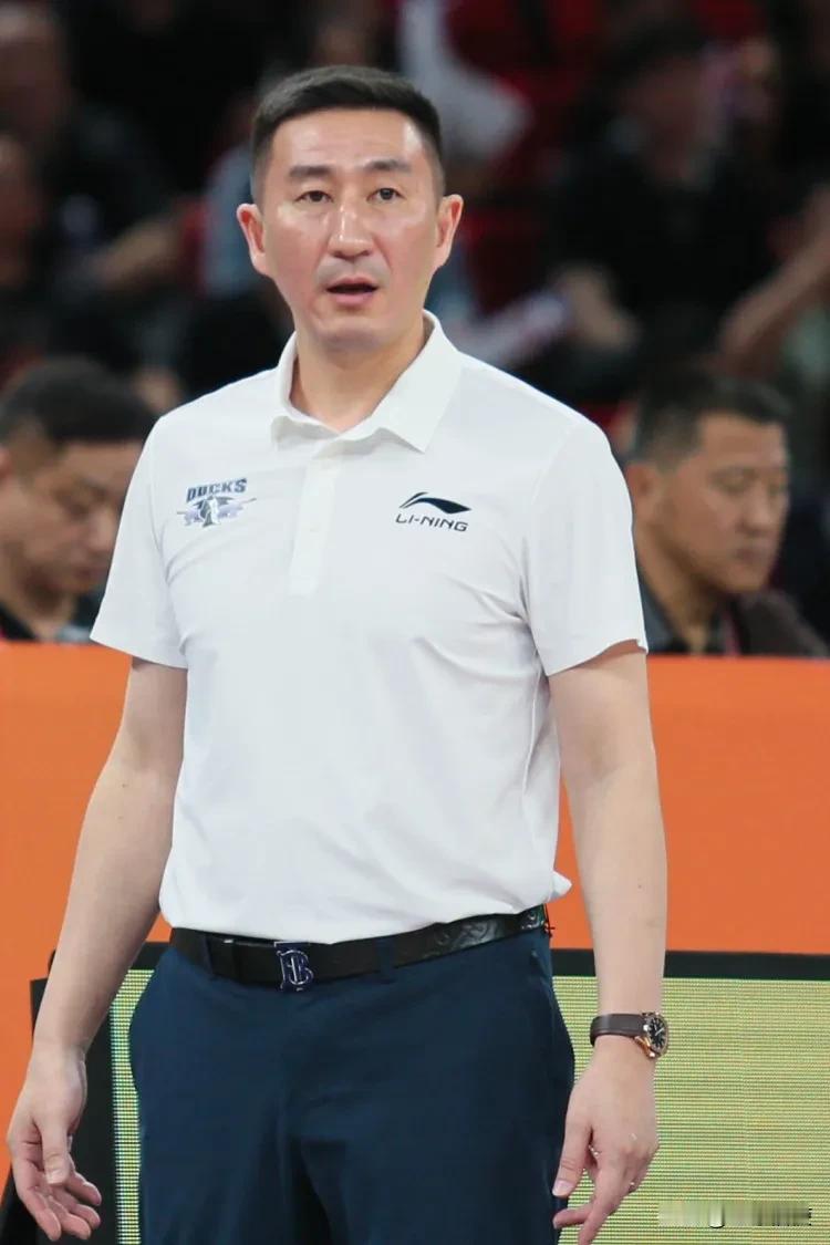 交易赵睿，签约周琦，北京首钢总经理张云松，在两年内用一系列神来之笔的操盘，悄然重