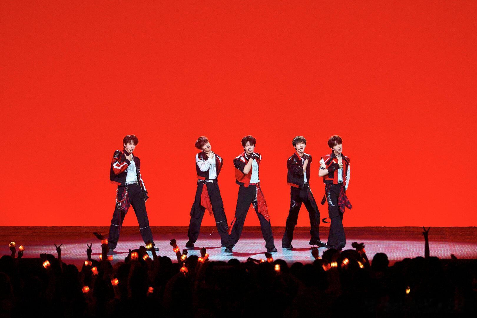 登陆少年晚安语音包登陆少年演唱会晚安语音 回顾五小登的晚安视频，发现一个神奇定律