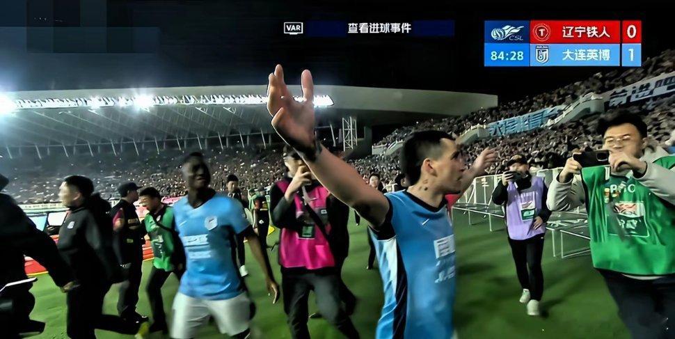 大连英博为啥能取得中超生涯的首次五连胜？我觉得重用年轻球员是很重要的一点！昨天与