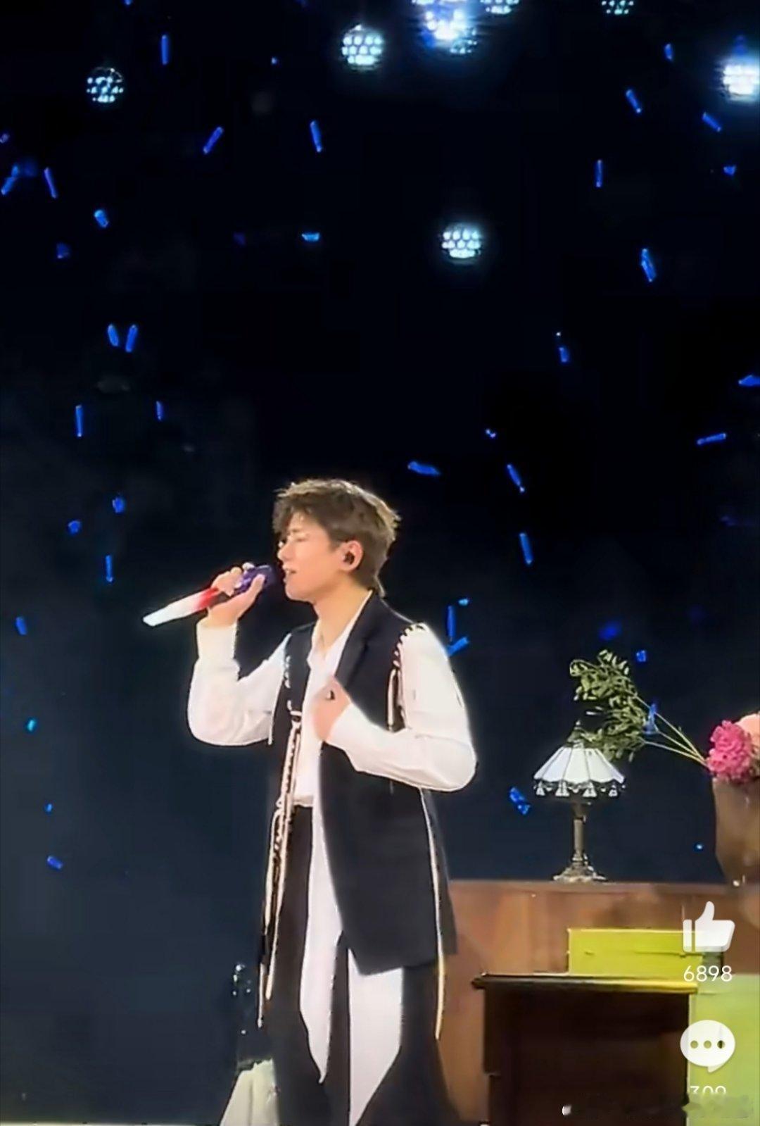 以为是CD结果是张杰自己 能把现场唱得如此完美，每个细节都处理到位，张杰的演唱功