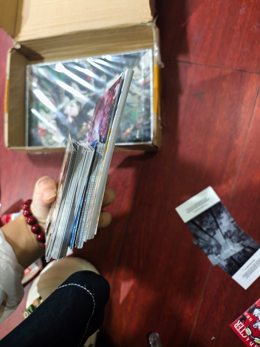 我朋友的oc给我塞了一沓制品