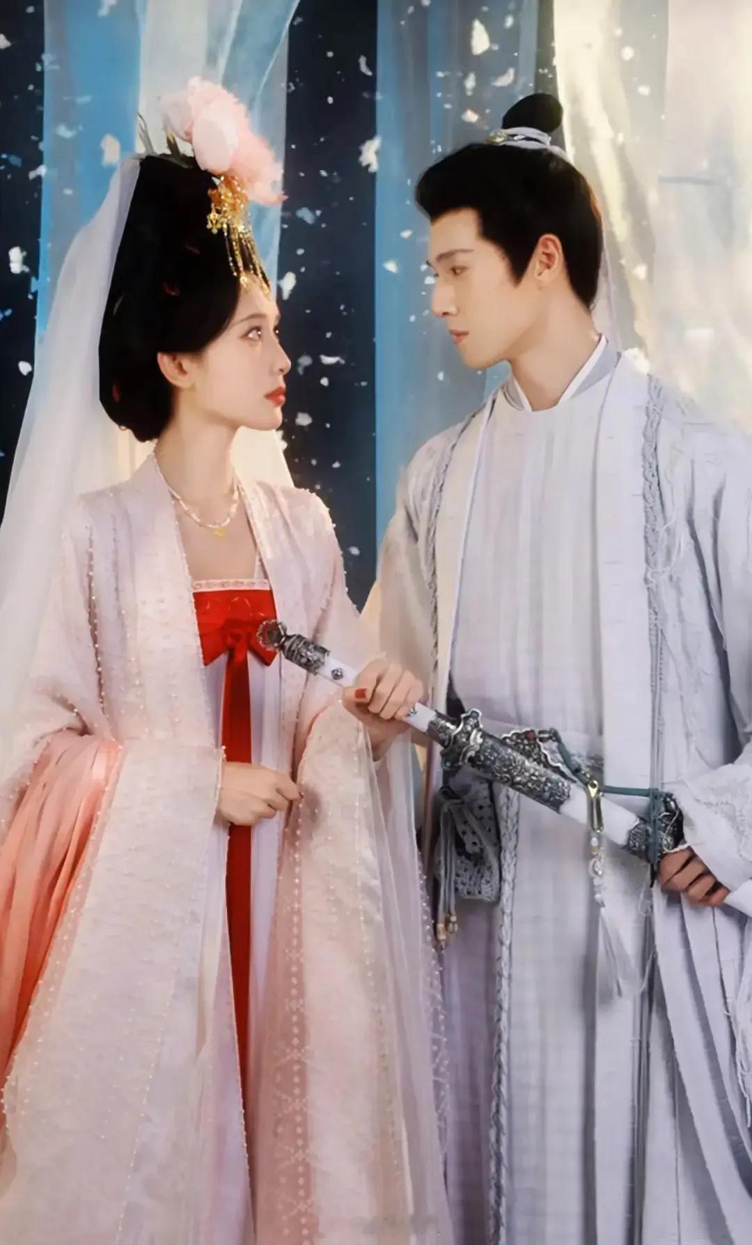 孟子义 李昀锐同框，来看看眼神有戏不？孟子义刘亦菲同款妆造 ​​​