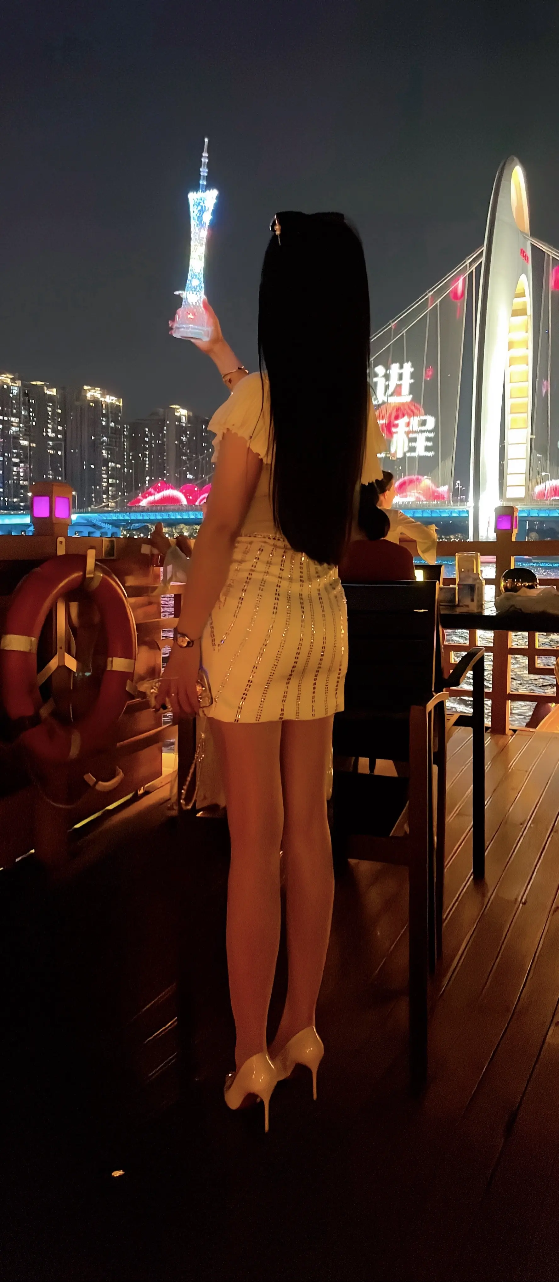 交朋友不一定要交友权有实力，但一定要交友情友谊的，闺蜜不用多一两个知己就好！