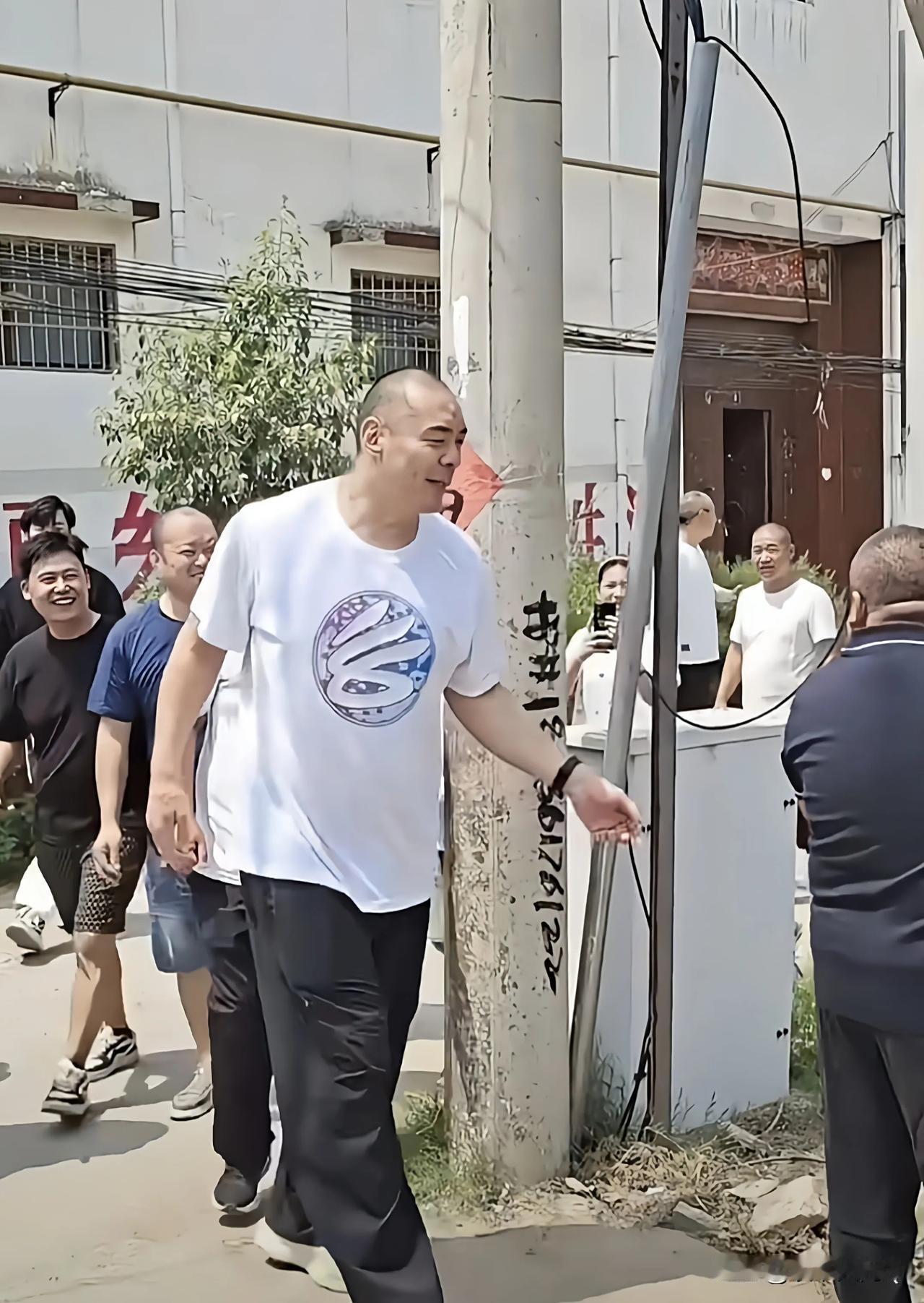 感觉张志磊挺有意思，全部抖音里面都是发这种在中国最真实的农村，忽然有种地球村的感