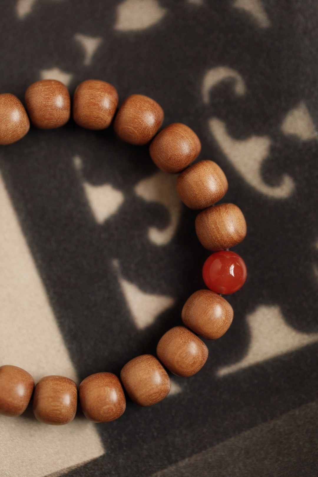 老山檀香 原创 | 语山 9x10mm料质细腻，香味清而不腻；温和雅淡，中正持平