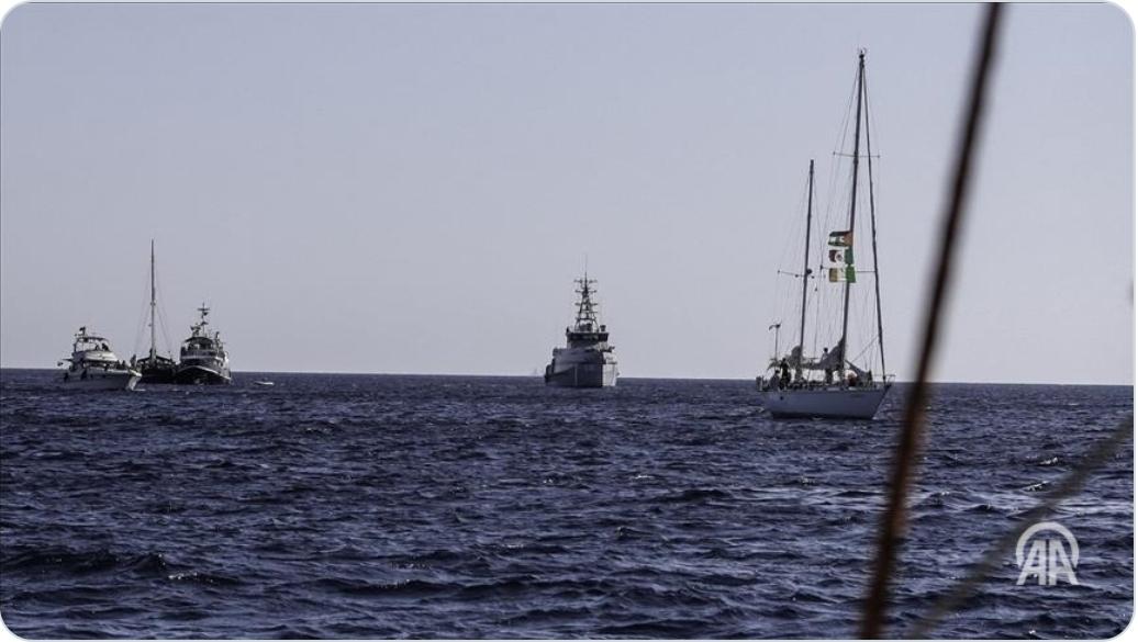 土耳其紧急疏散Global Sumud Flotilla船只乘客，船体进水获救