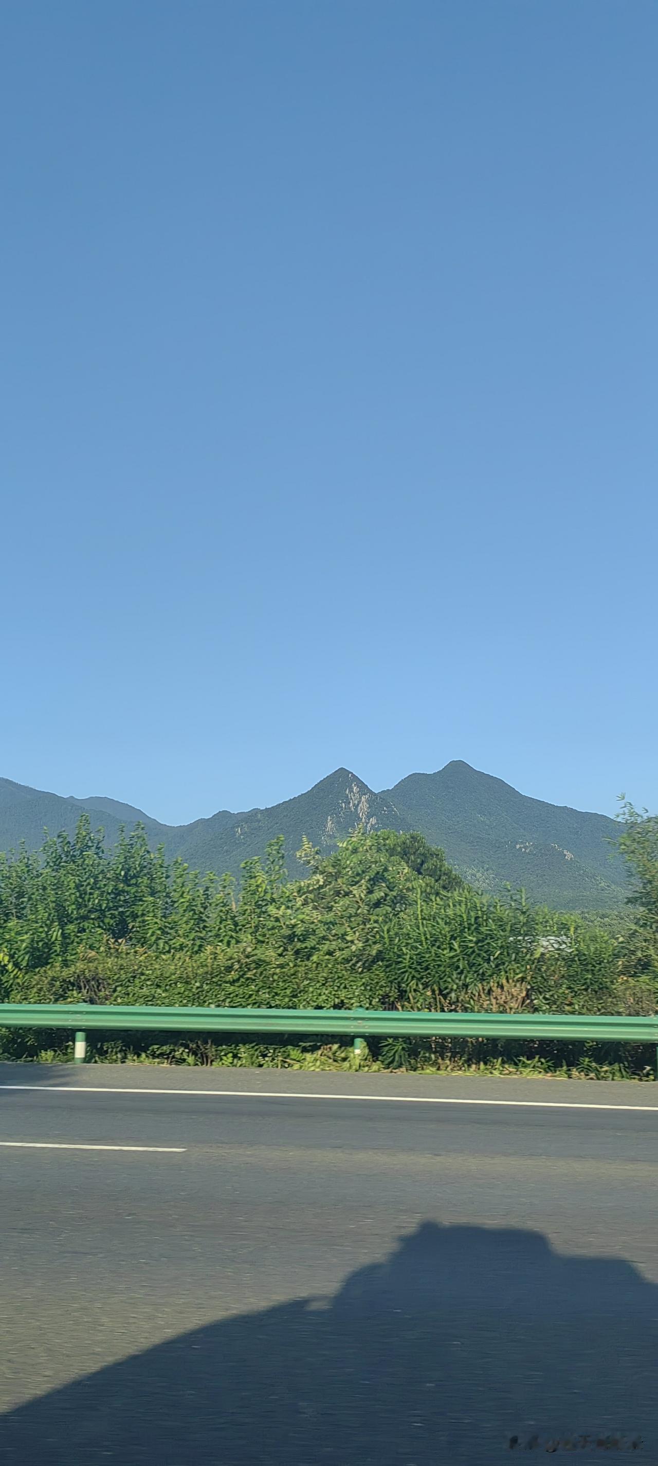 生意难做，公司举步艰难。希望一个接一个，失望一次又一次。一推一年，毫无建树。客户