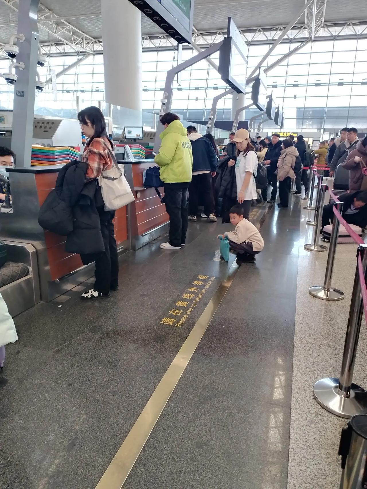 乘坐春秋航空一定要买行李票，切记一定要买行李票，不要有侥幸心理。现场称重严格，不