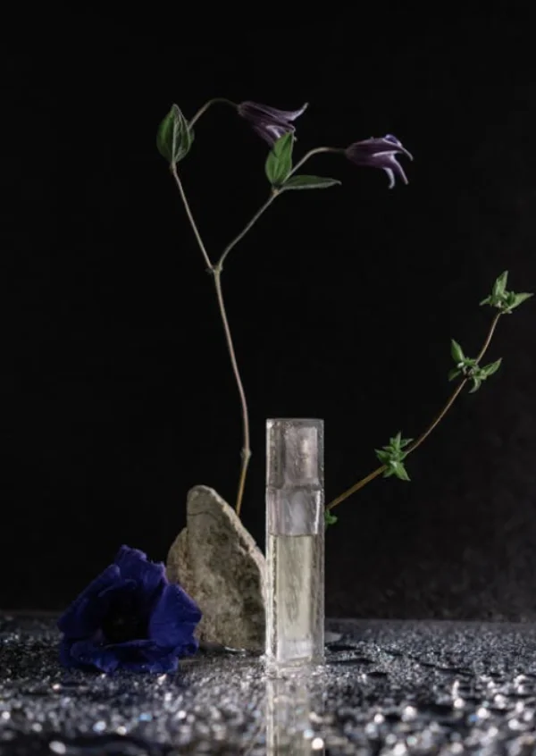 穿新中式如何喷香水？