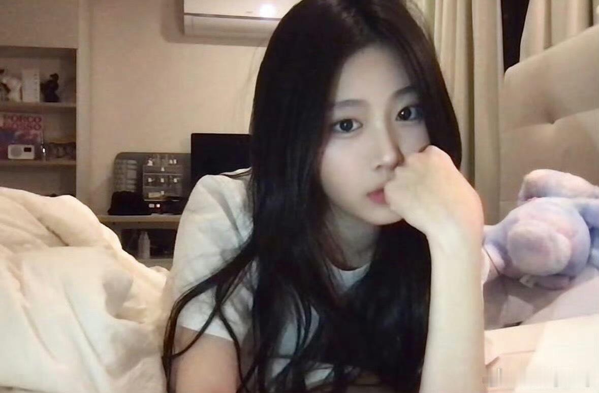 请大家多多关心这个美丽善良的女孩吧！是九月份即将播出的选秀Do0t中的一员 pa