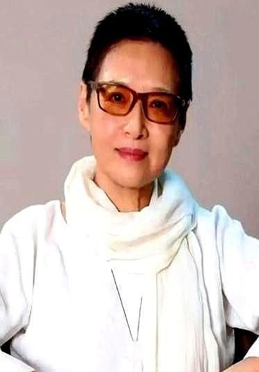 临死前，李敖想见胡因梦最后一面。她直接拒绝，连台阶都没给。

他把她当成一件艺术