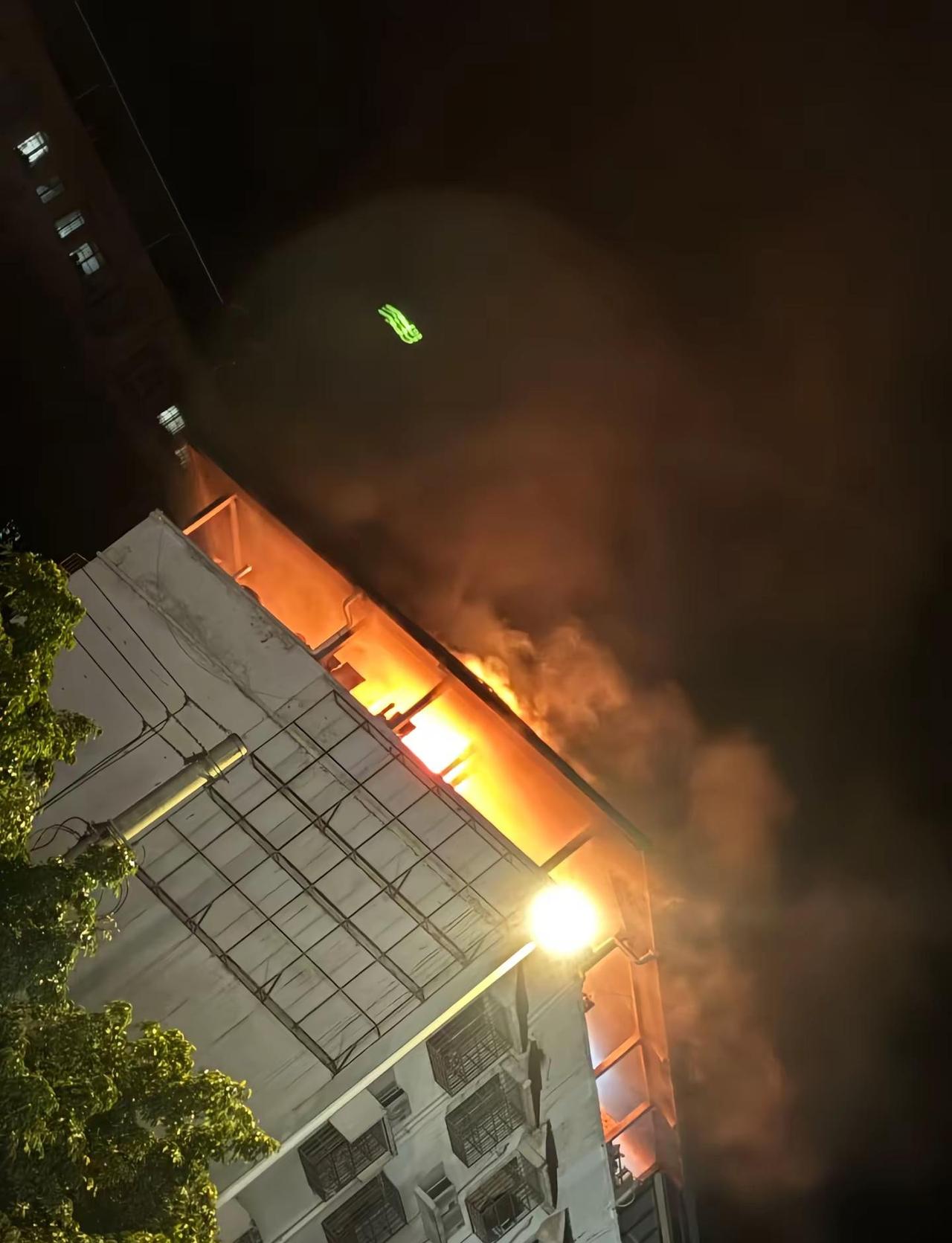 新年将至，愿每一年的每一天，每一天的每一人，愿每一次出警的消防兄弟都平平安安，健