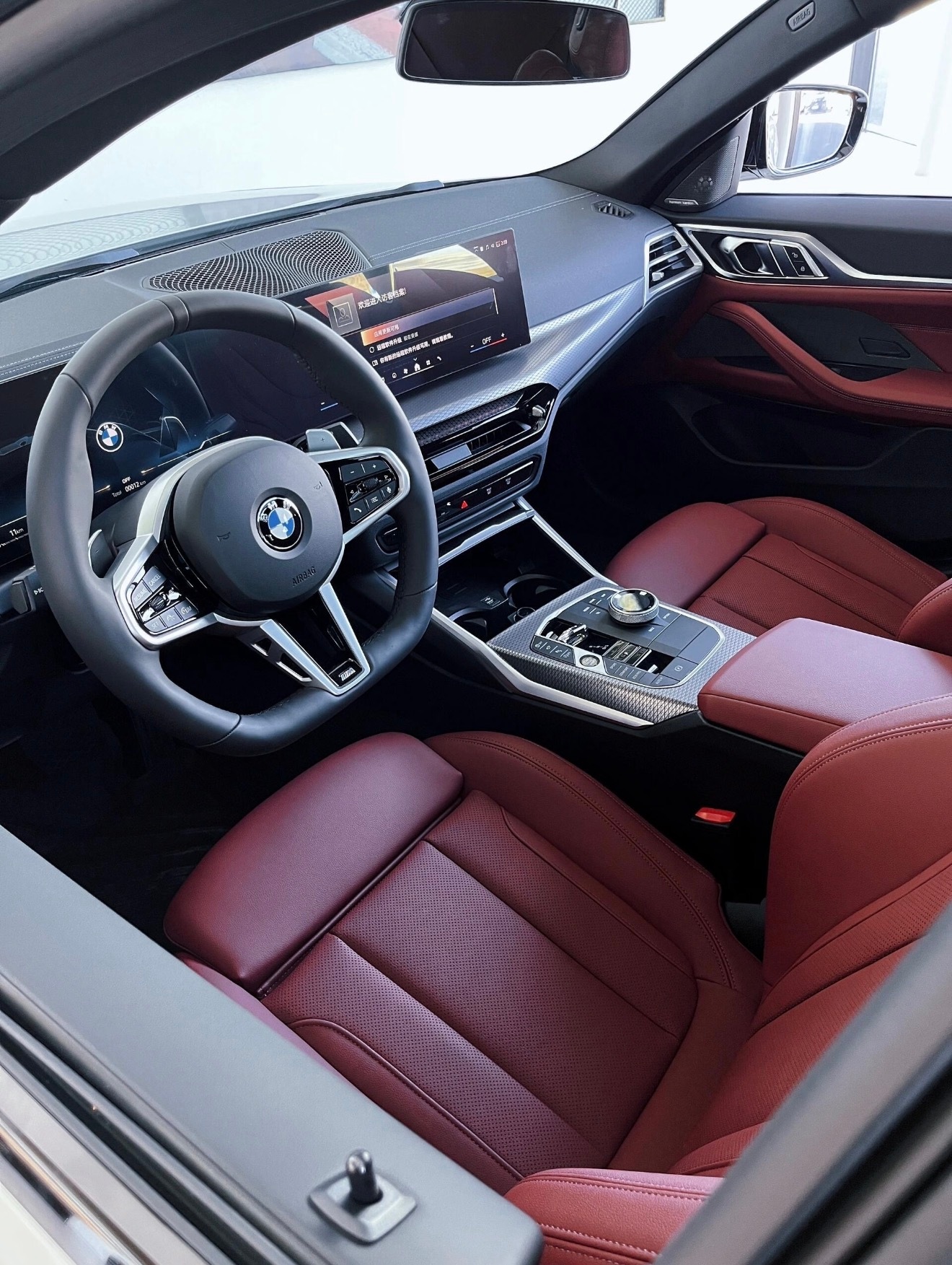 下午来的客户没定，反倒是老客户随便聊聊就定车了远在福州，基本信息聊一聊，定金就打