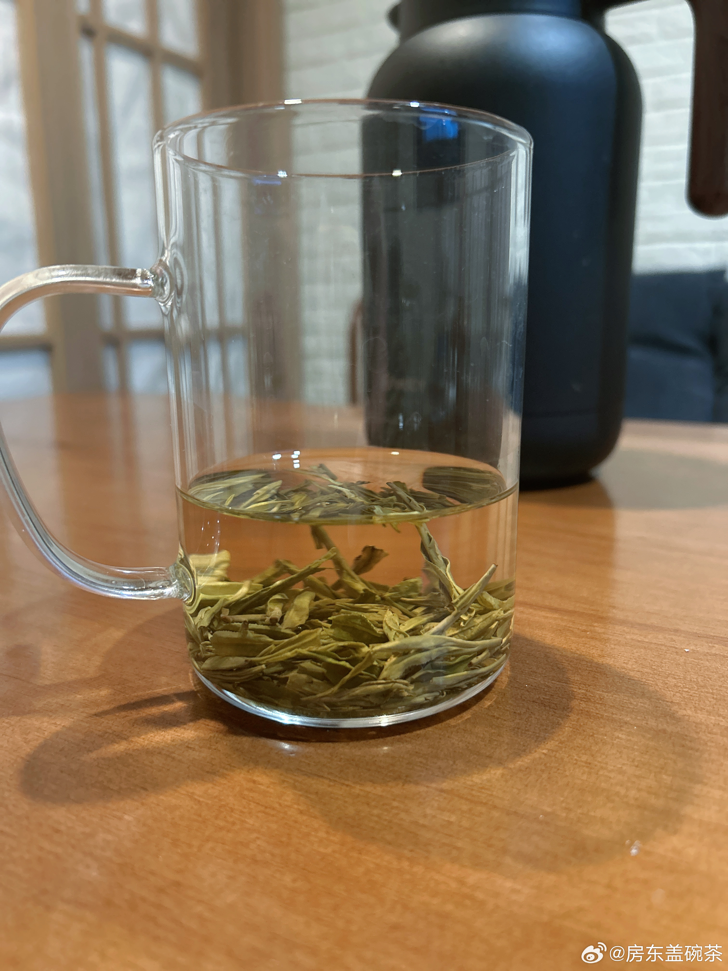 杭州本地料的明前龙井拿去送人是不会翻车的。现在是送茶礼一定要谨慎，不要随便拿着一
