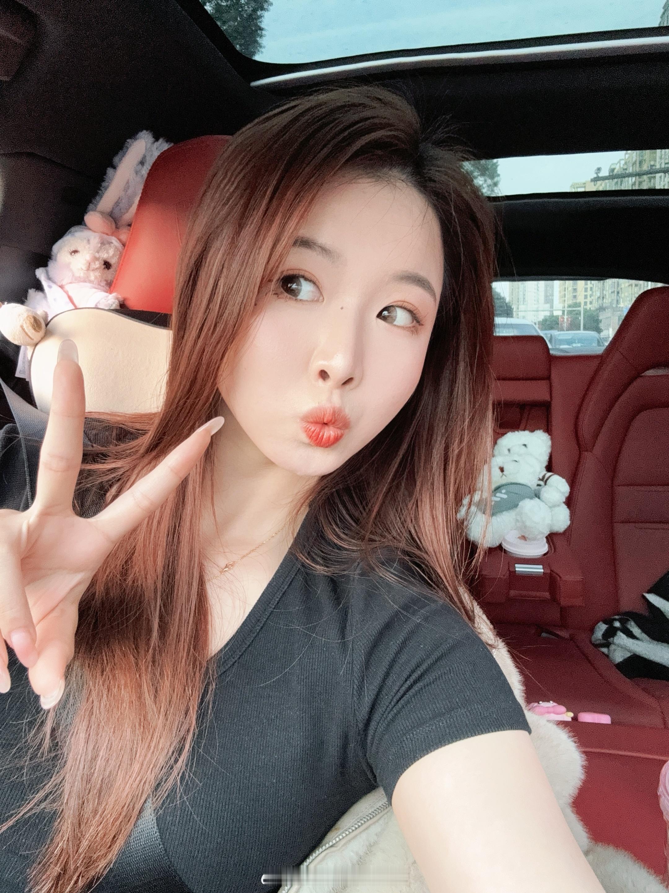 我和我成分混杂的痛车🚗70%微卡比20%微im5%微戴露5%微nomi ​​​