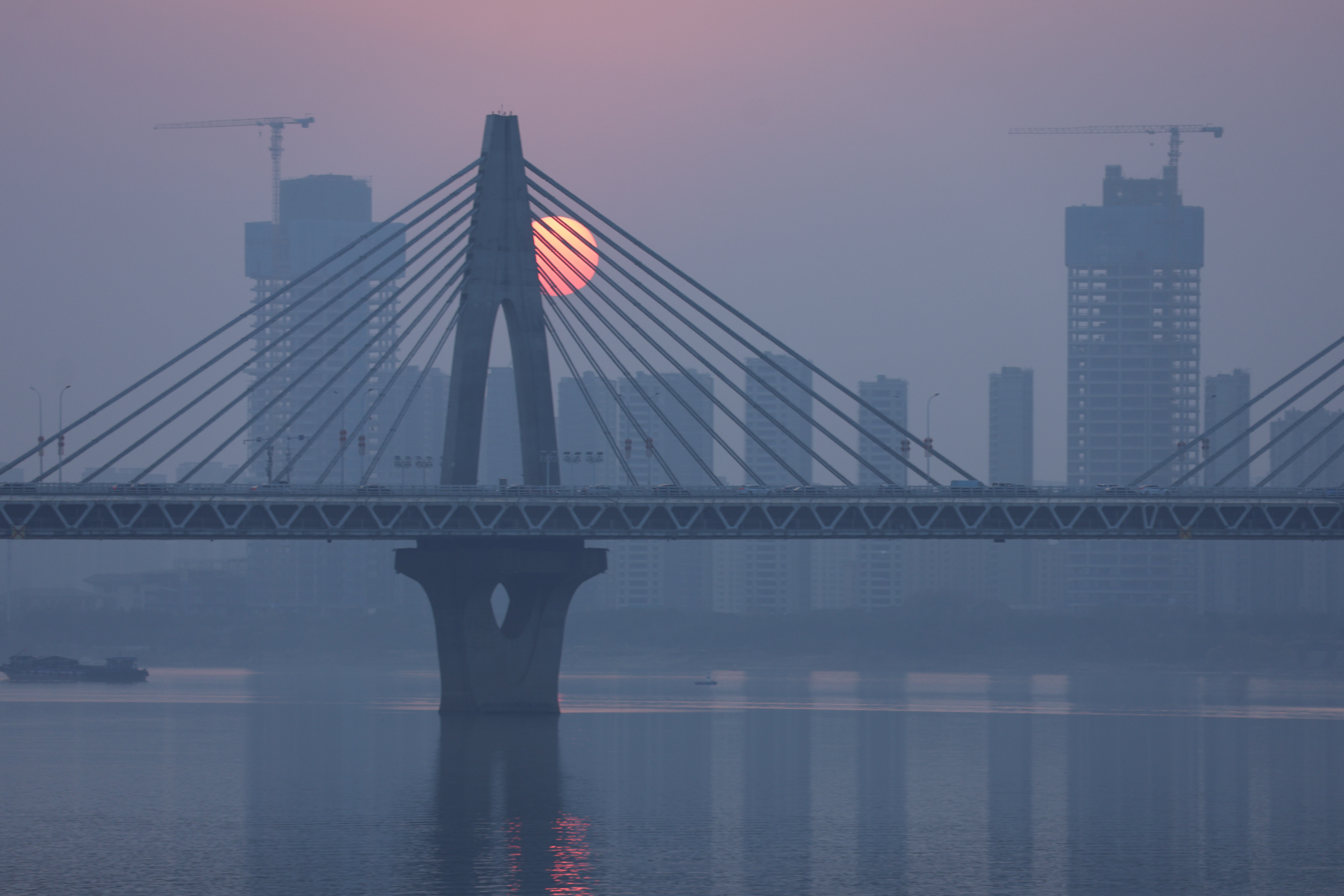 昨天南昌江畔的绝美日落~佳能相机原图直出哦！ 