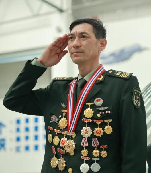 2000年，我国从俄罗斯进口了6架直升机，没想到其中四架都出现了故障，俄罗斯不允