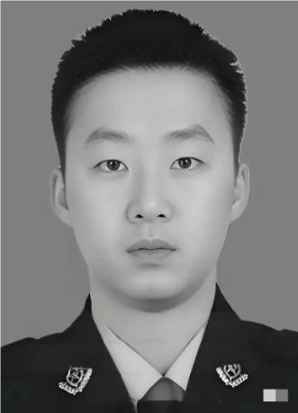 以身搏毒，青春铸盾！致敬28岁缉毒英烈李松陪
 
李松陪（1987年11月—20