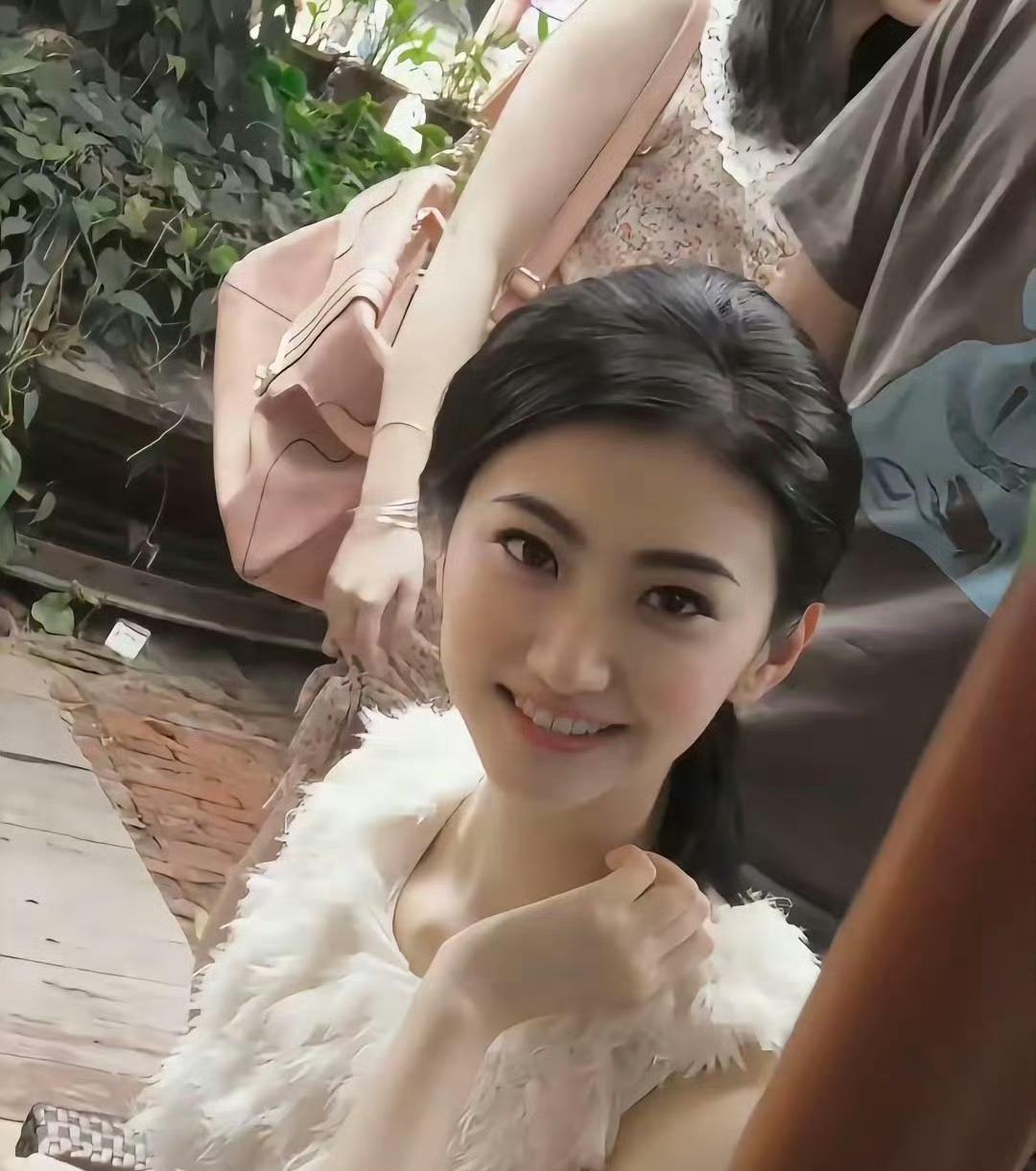 回头来看，景甜这么多年竟没遇到过什么好男人
女人到底是漂亮好还是聪明好

景甜被