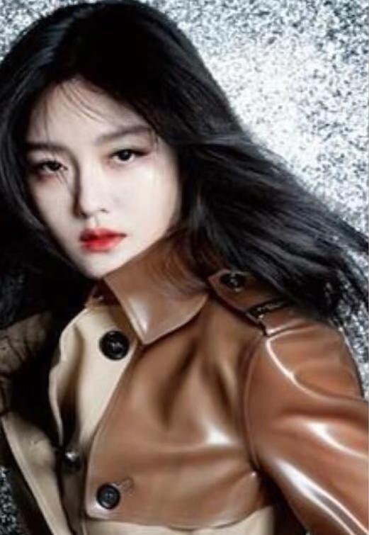说真的，我真心佩服她。在一段感情精疲力尽的结束后，她仍然能够相信爱，有爱的勇气去