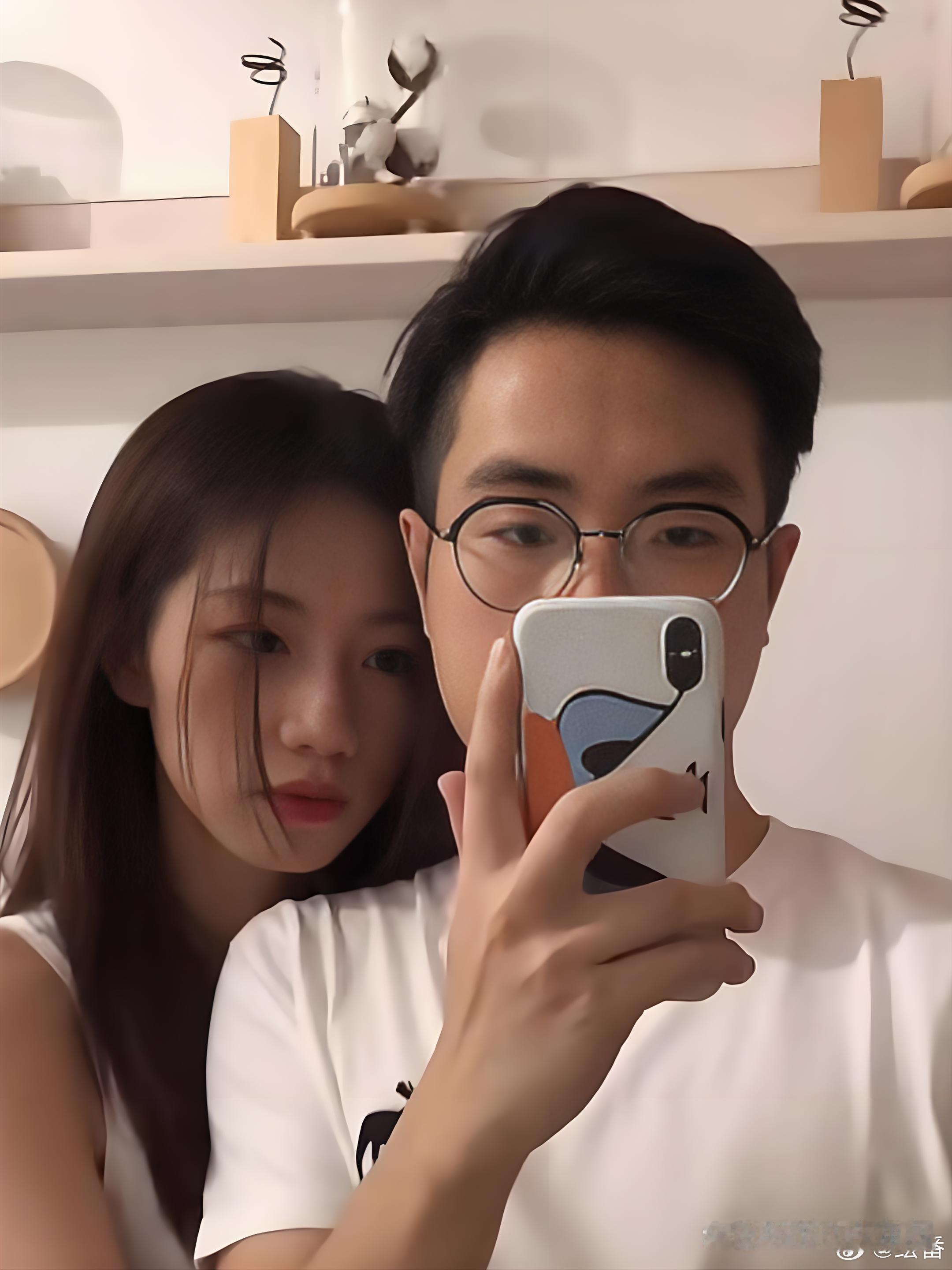 这是当年优衣库的两个人吗？还有记得那段轰动全网的视频吗？现在人家孩子都有两了！？